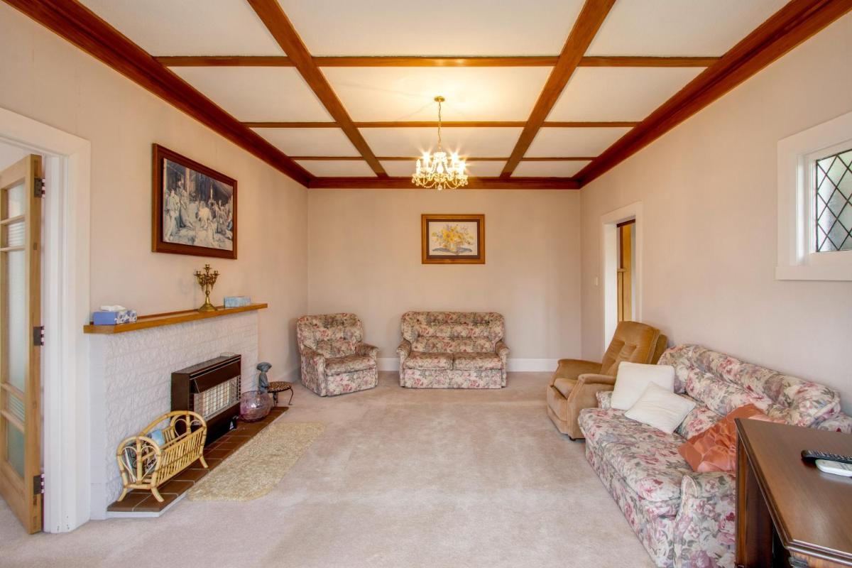 Gran's House - Napier Holiday Home - Housity