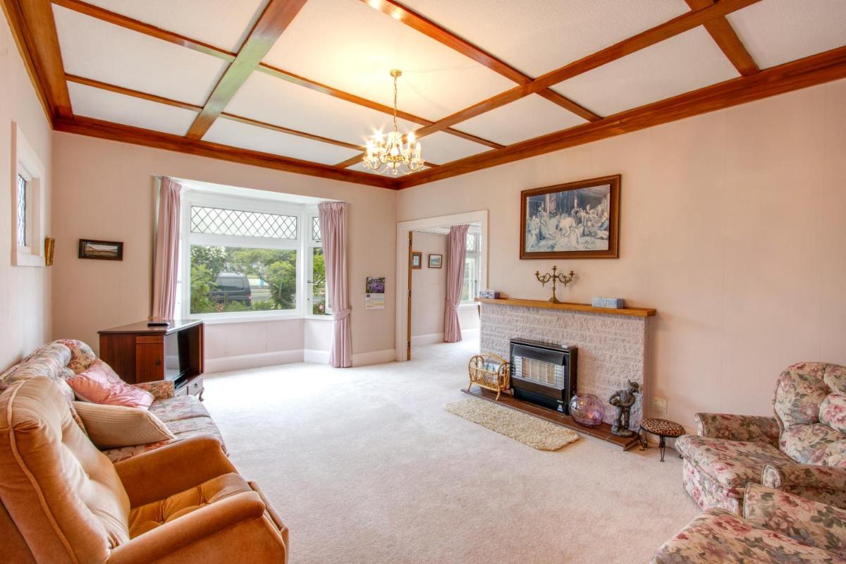 Gran's House - Napier Holiday Home - Housity