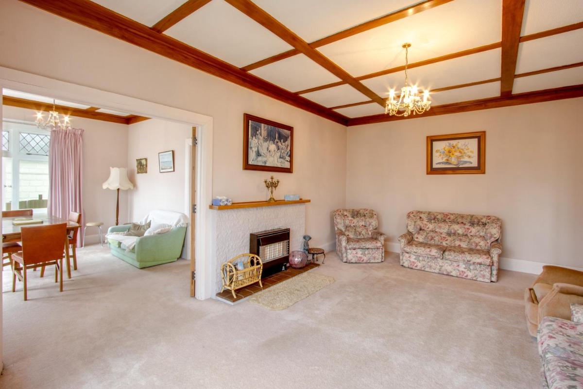 Gran's House - Napier Holiday Home - Housity