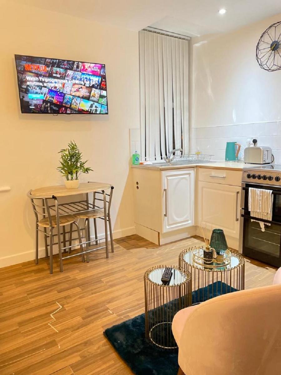 CityNights Studios with Free Parking - Housity