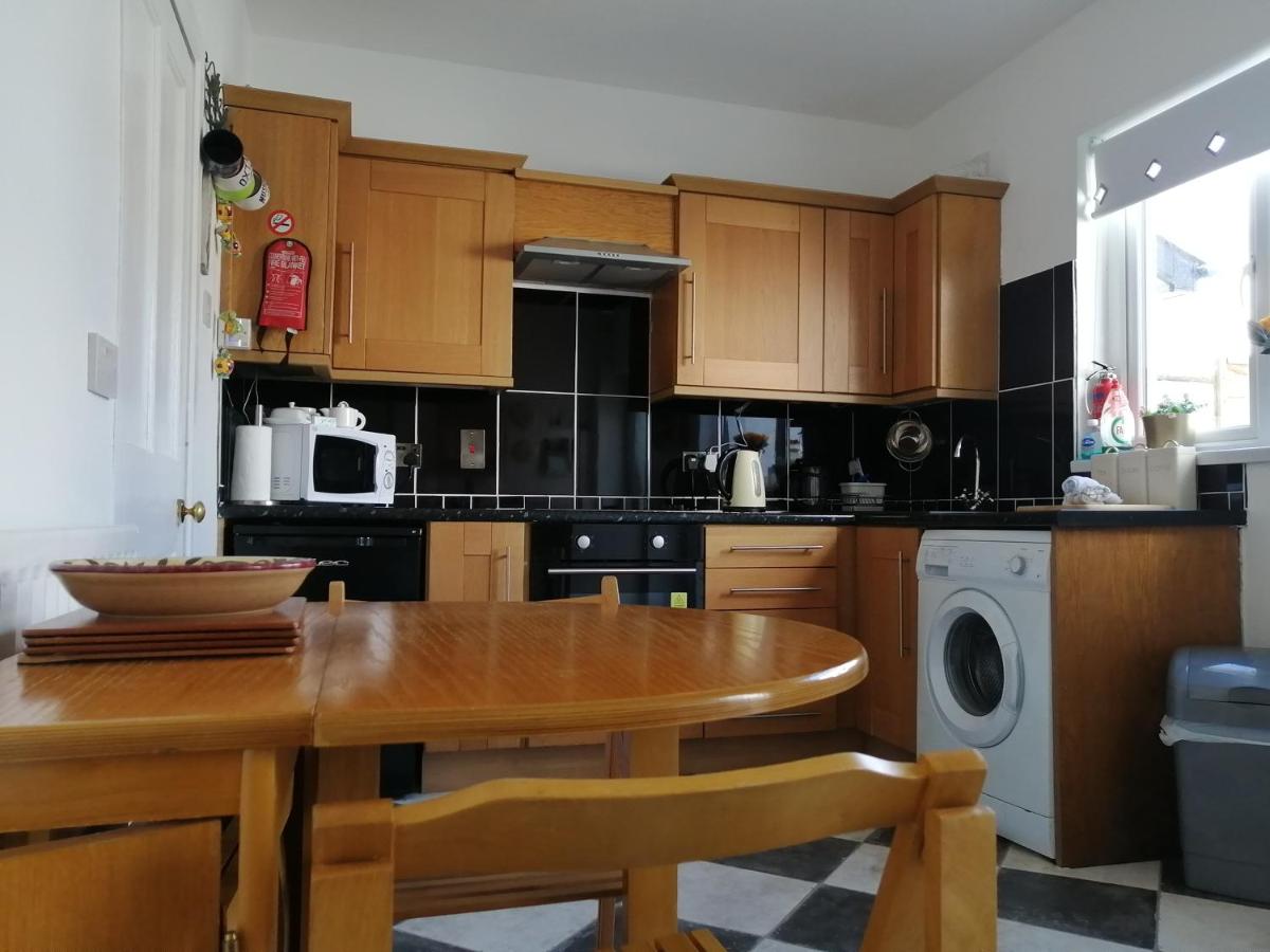 Castle Hill Cottage & Paddlers Retreat - Housity