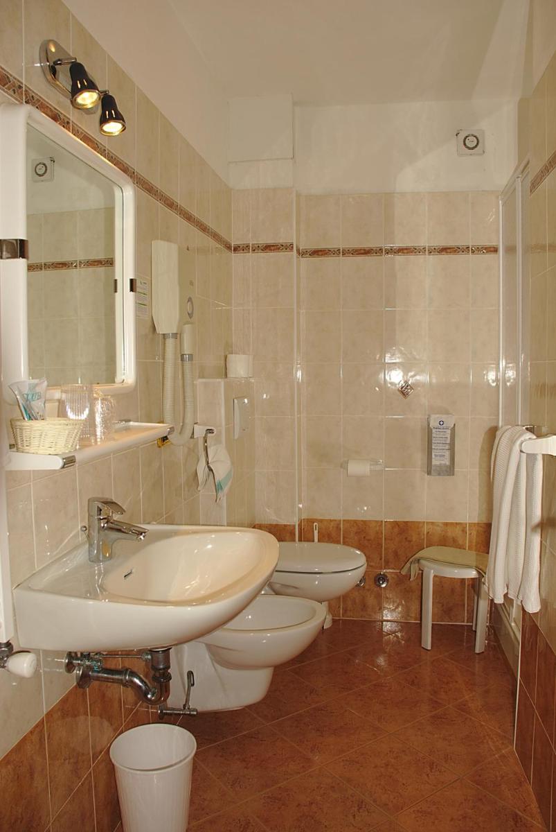 Charme Hotel Nevada - Housity
