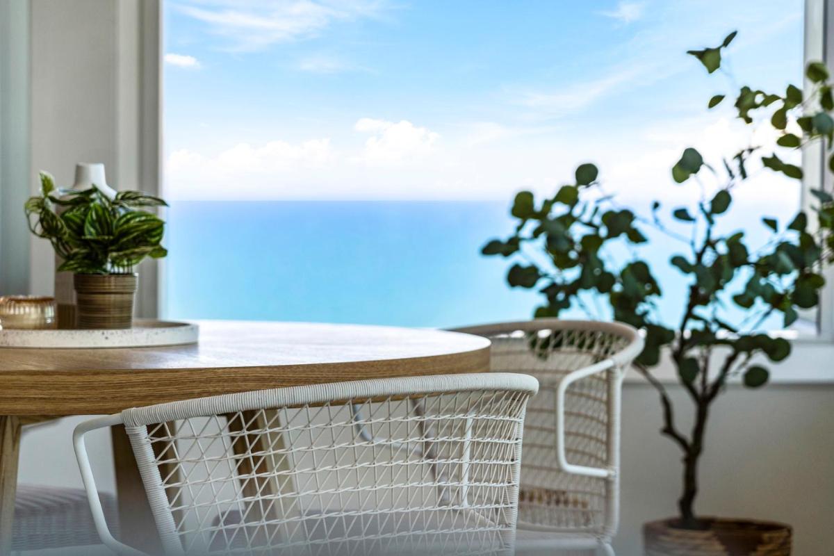 Designer Rooms at Q1 resort - GCLR - Housity