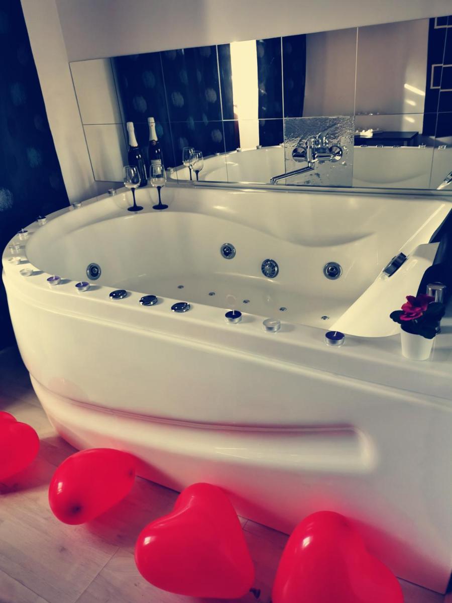 Iași Jacuzzi Apartment H - Housity