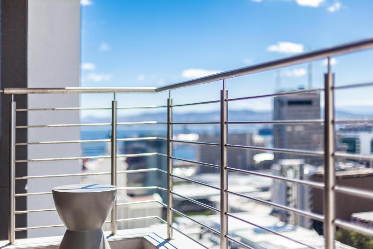 Luxurious 16 on Bree Studio Apartment - Harbour Views - Housity