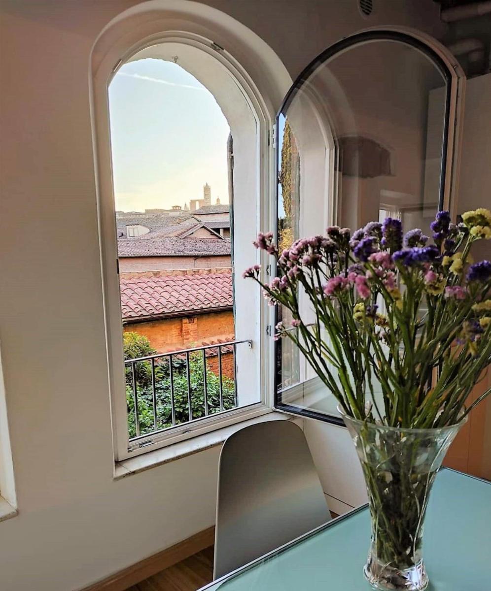 CASA ILARIA - Luminoso appartamento con vista nel centro storico - Housity