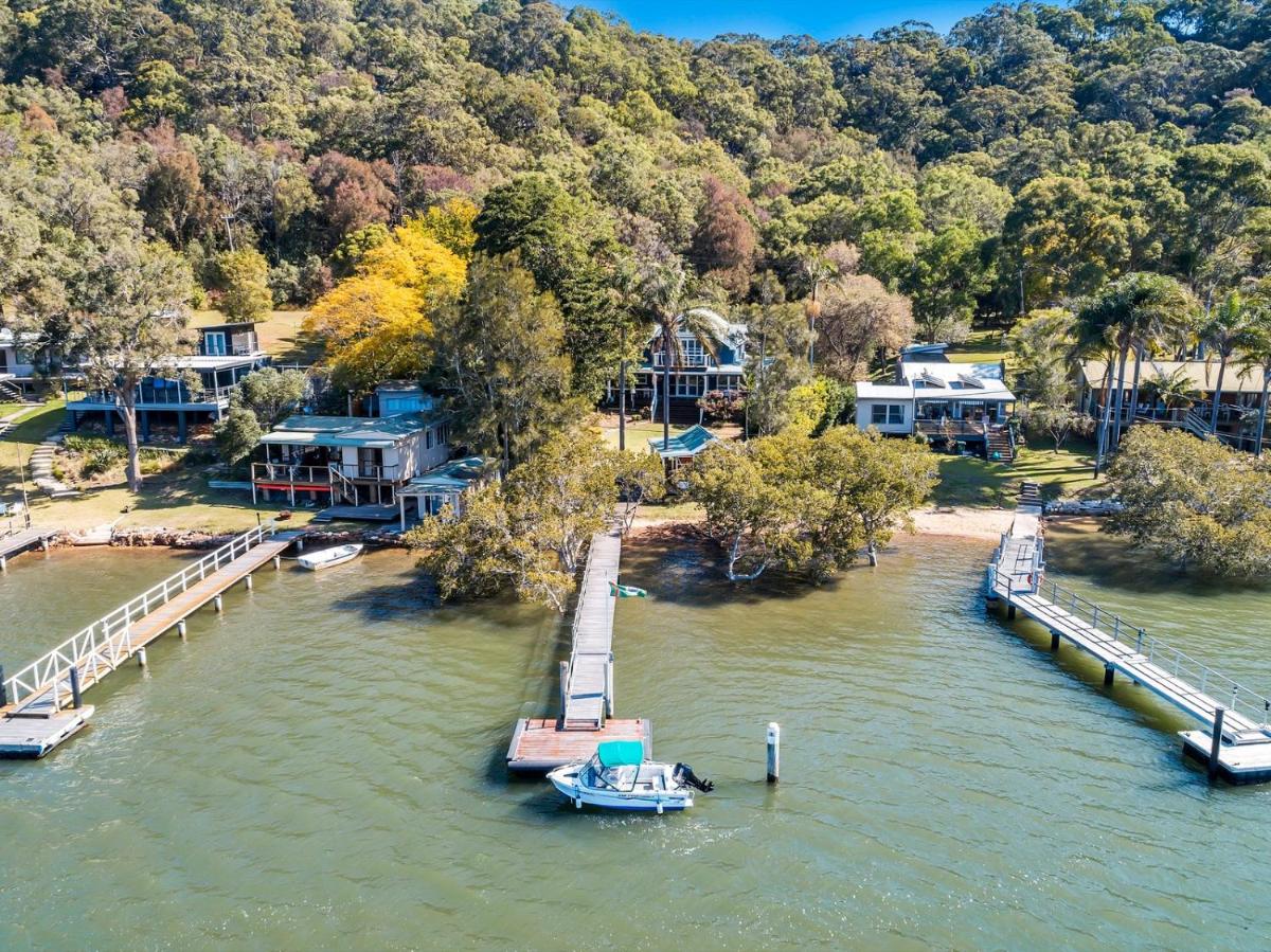 Your Perfect Waterfront Escape - Housity