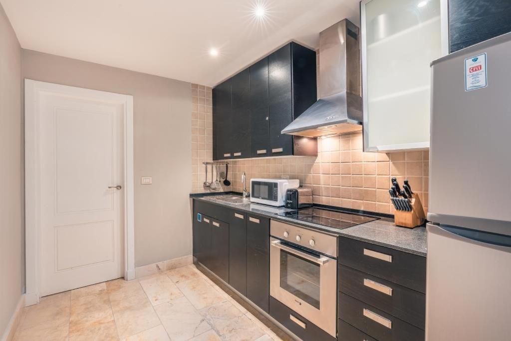 OPENING SPECIAL 1BR at Fishing Lodge BA28 - Housity