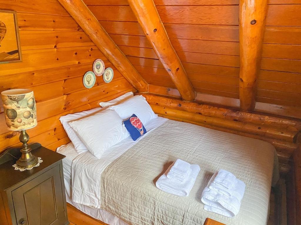 HOT TUB - Schroon River Log Home - Gore Mountain - Lake George - Housity