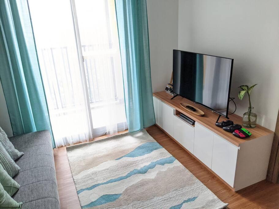 Apt Pejaten Park 1 BR Sage Smart TV, Netflix, Prime, Youtube - Housity