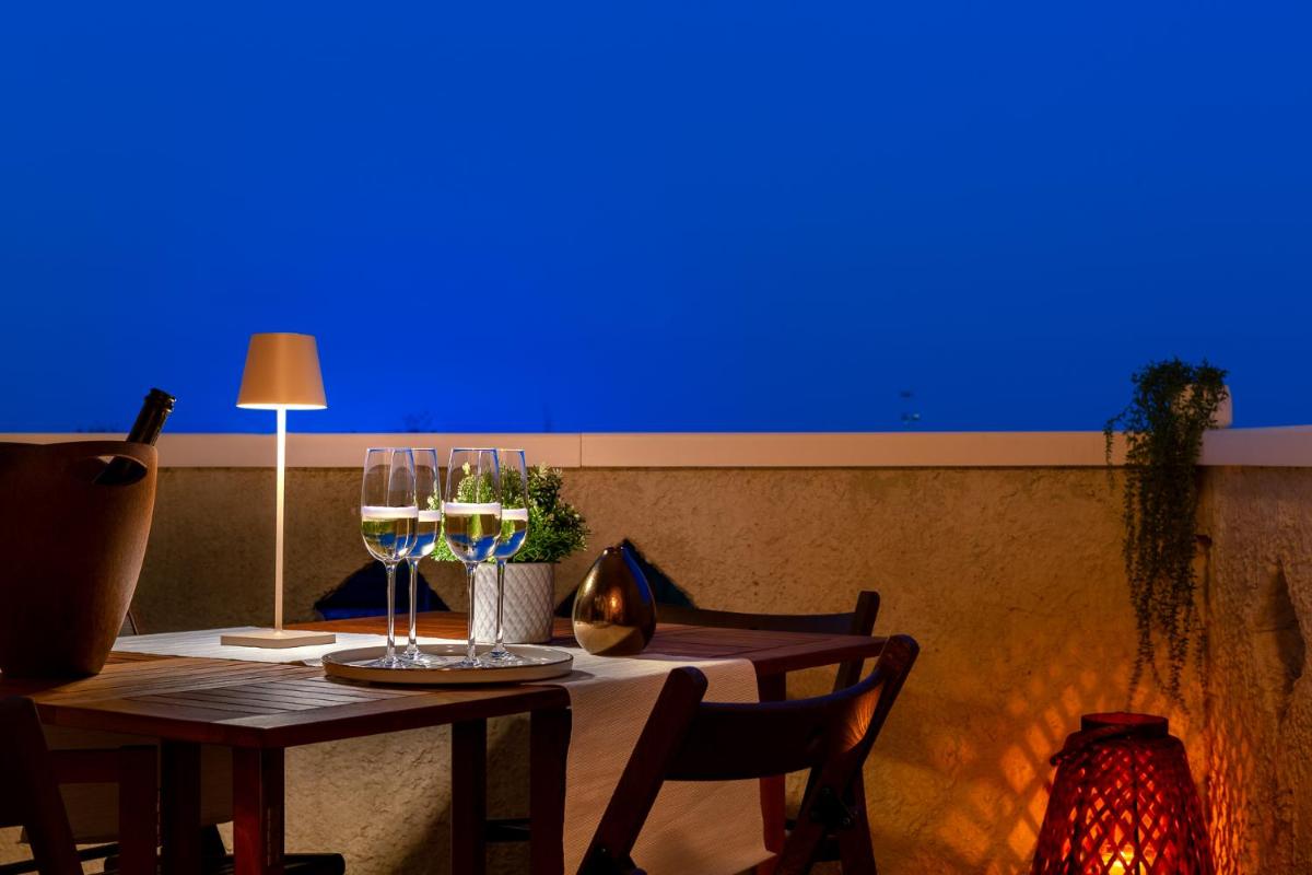 Panoramic Sea House - Housity