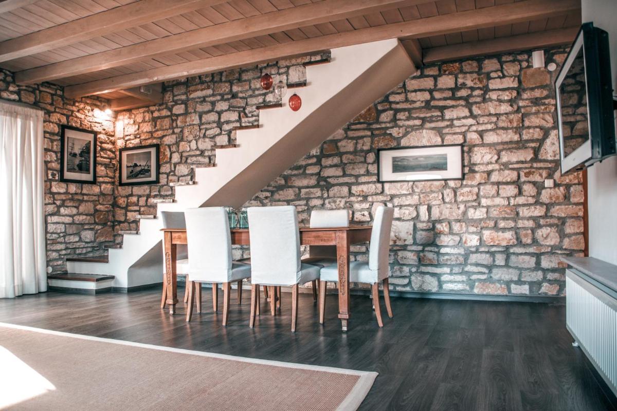 Epirus Stone Suites - Housity