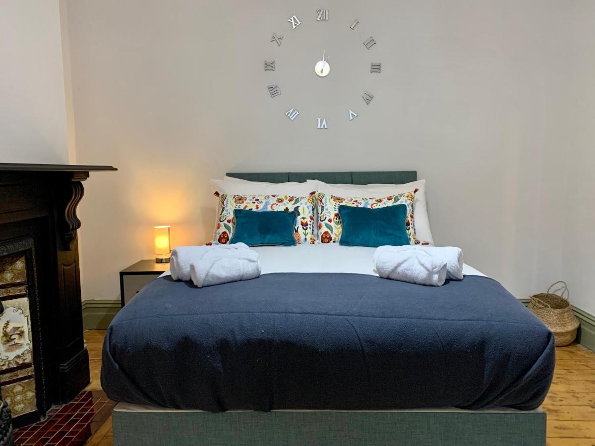 Stamer House by YourStays, Stylish quirky house, with 4 double bedrooms, BOOK NOW! - Housity