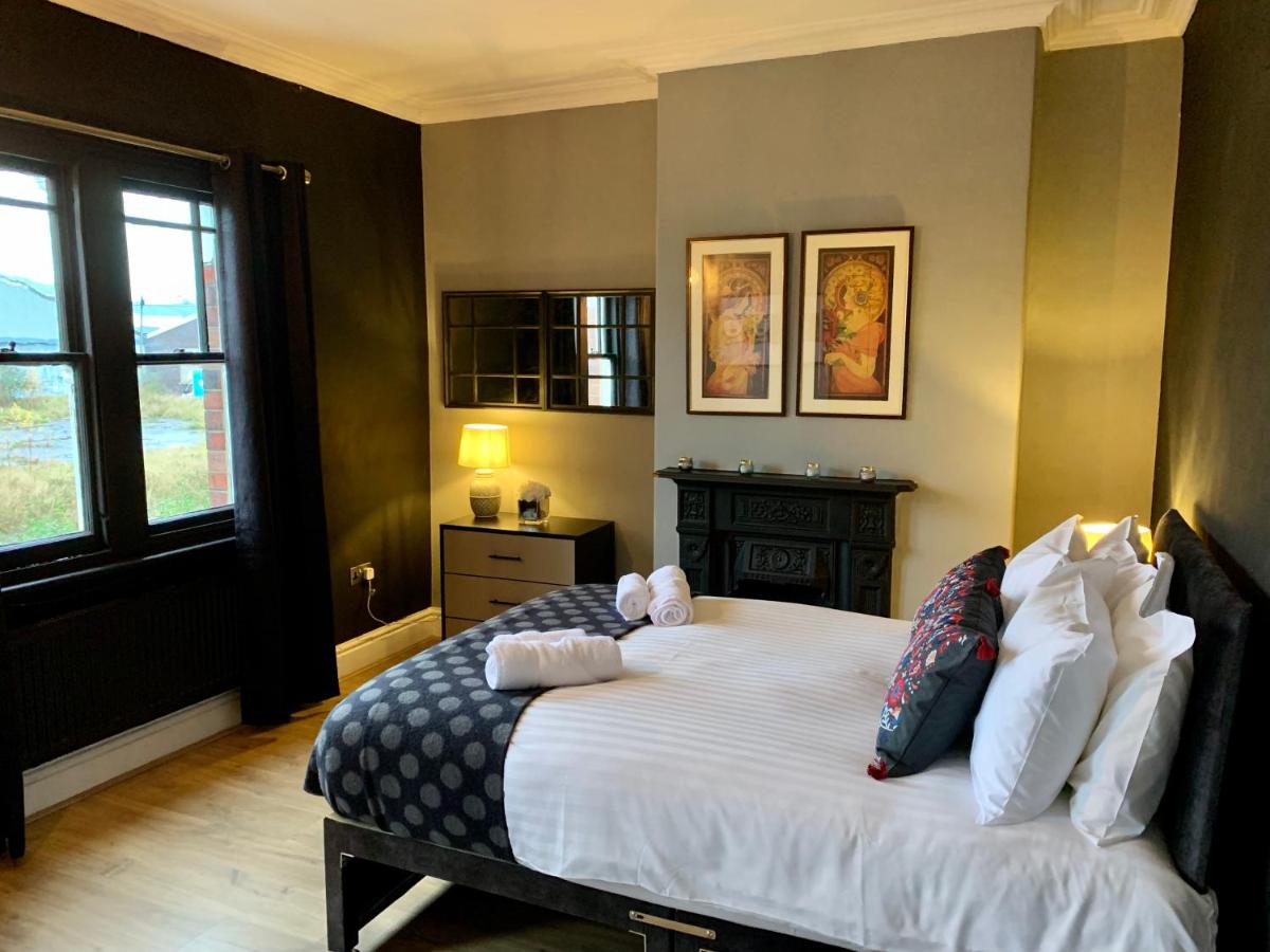 Stamer House by YourStays, Stylish quirky house, with 4 double bedrooms, BOOK NOW! - Housity