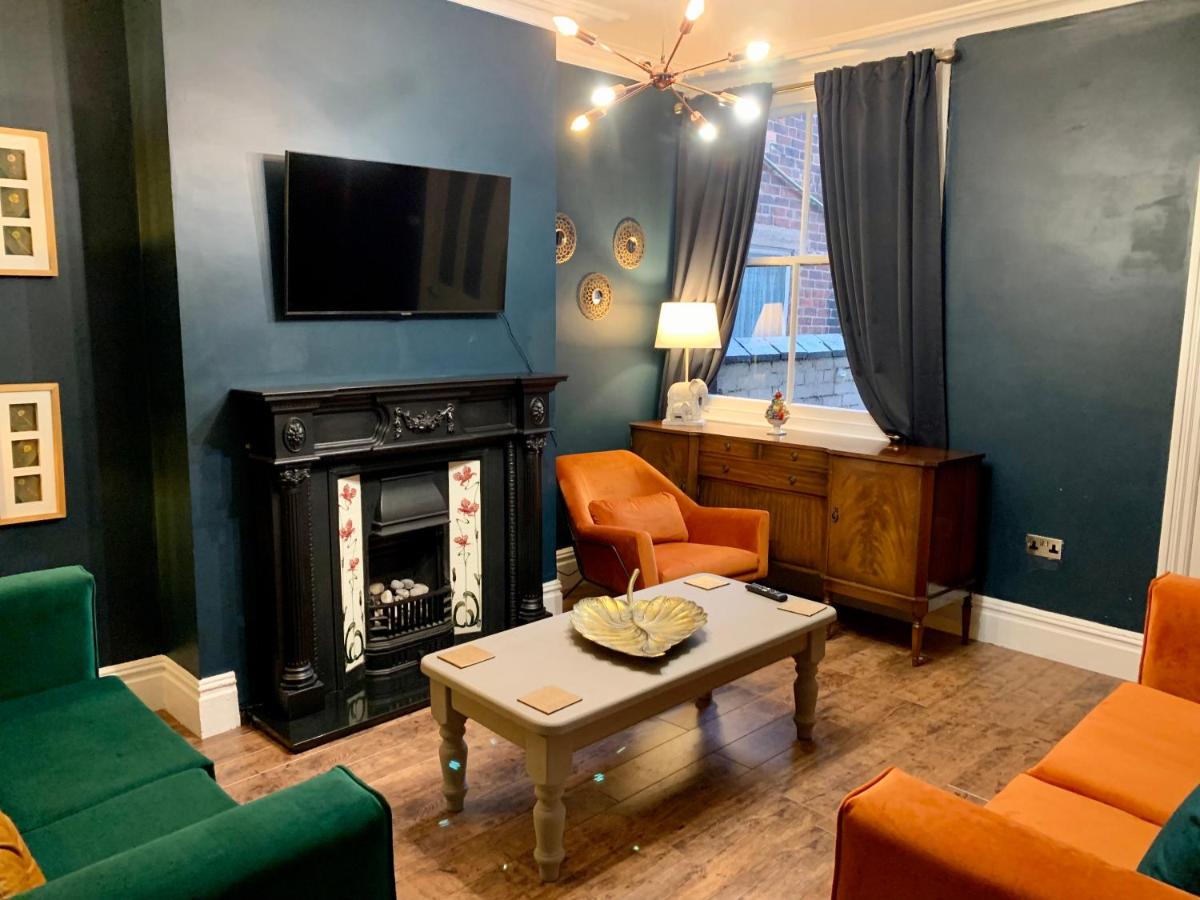 Stamer House by YourStays, Stylish quirky house, with 4 double bedrooms, BOOK NOW! - Housity