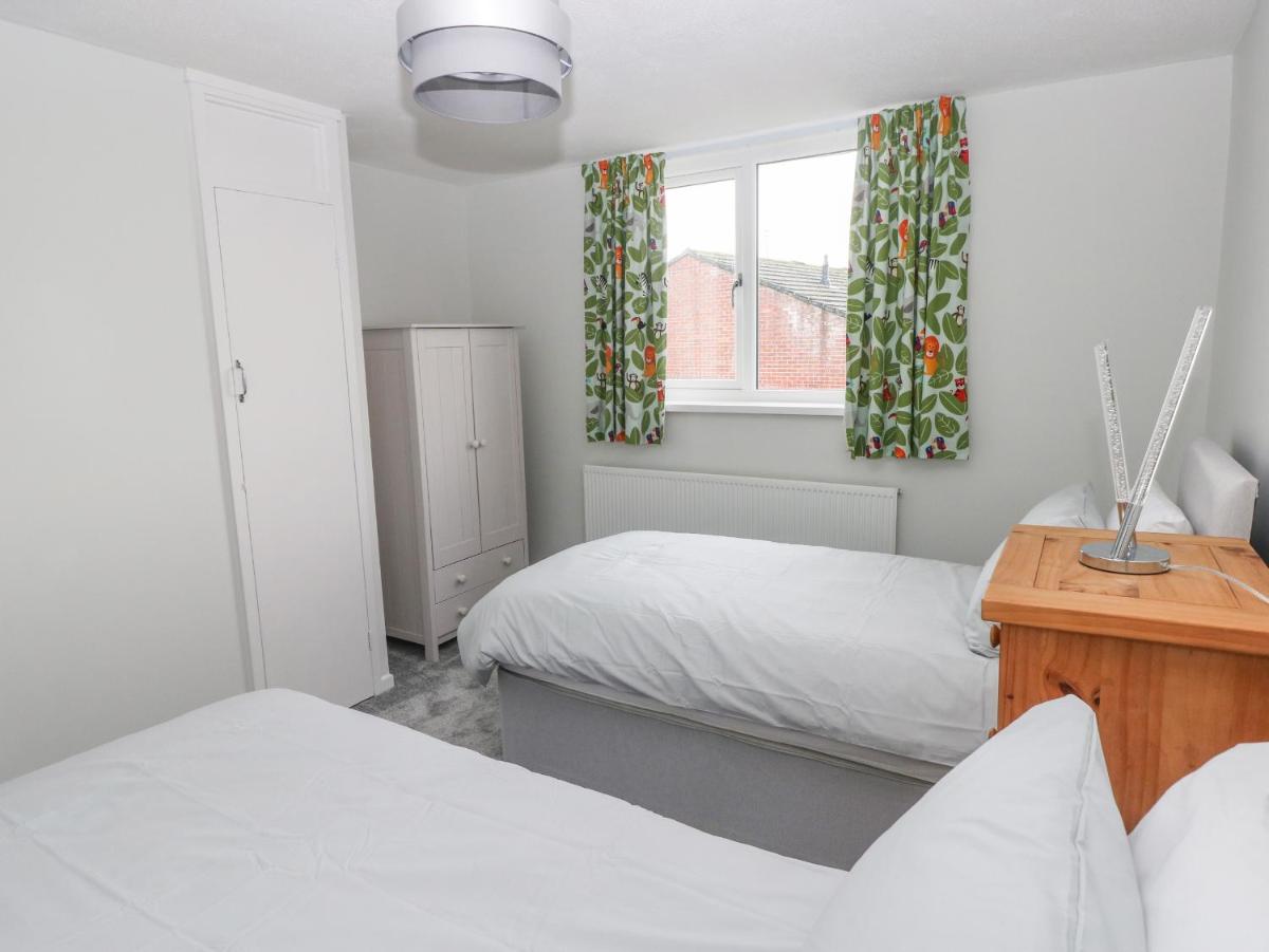 21 Sandfield Road - Housity