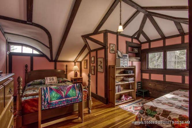 Whispering Pines - Housity