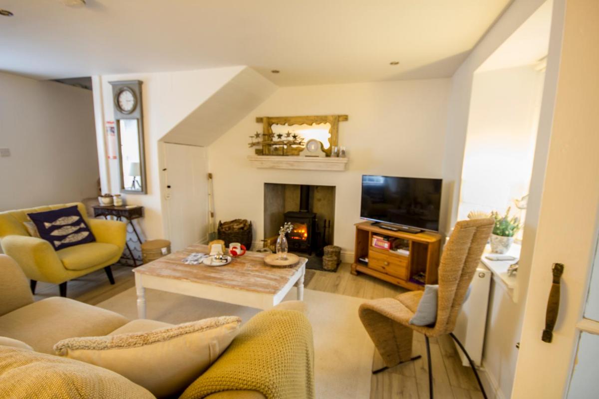 Sea Hollies - Housity