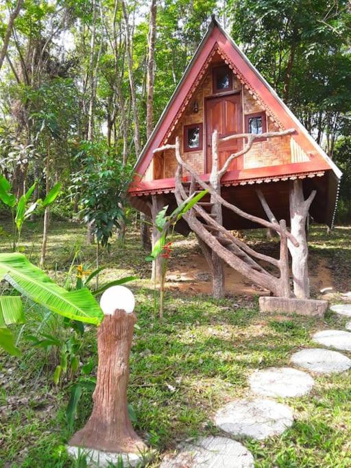 Treehouse Holidays-Little house - Housity