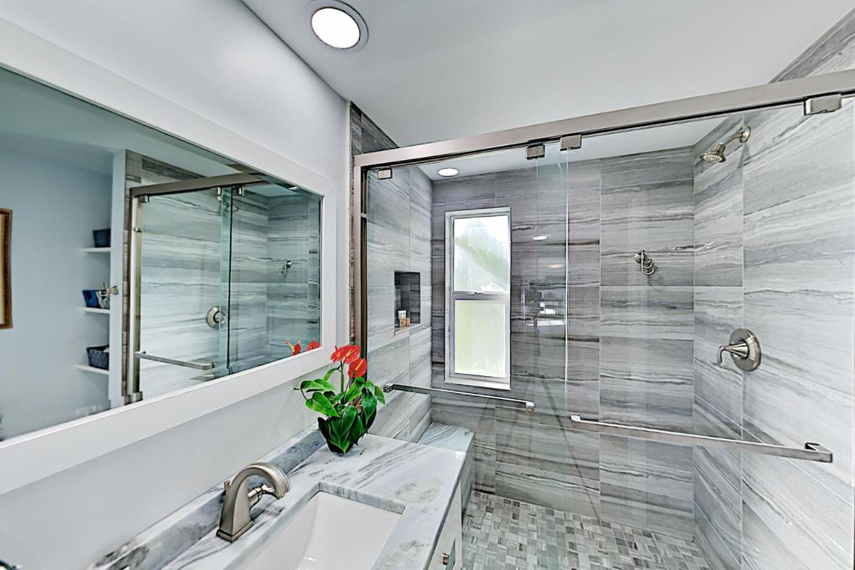 Waterfront Oasis - Housity