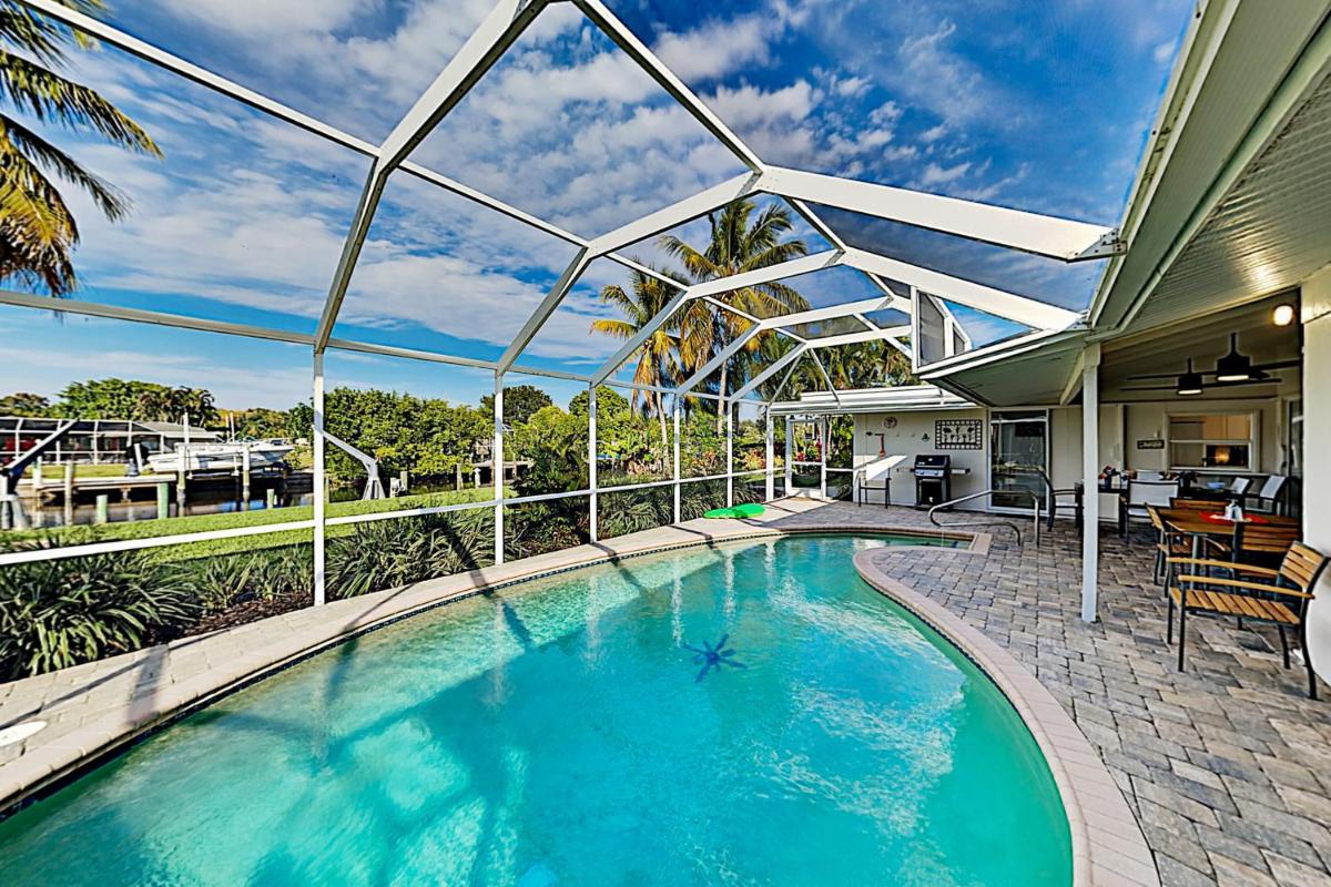 Waterfront Oasis - Housity
