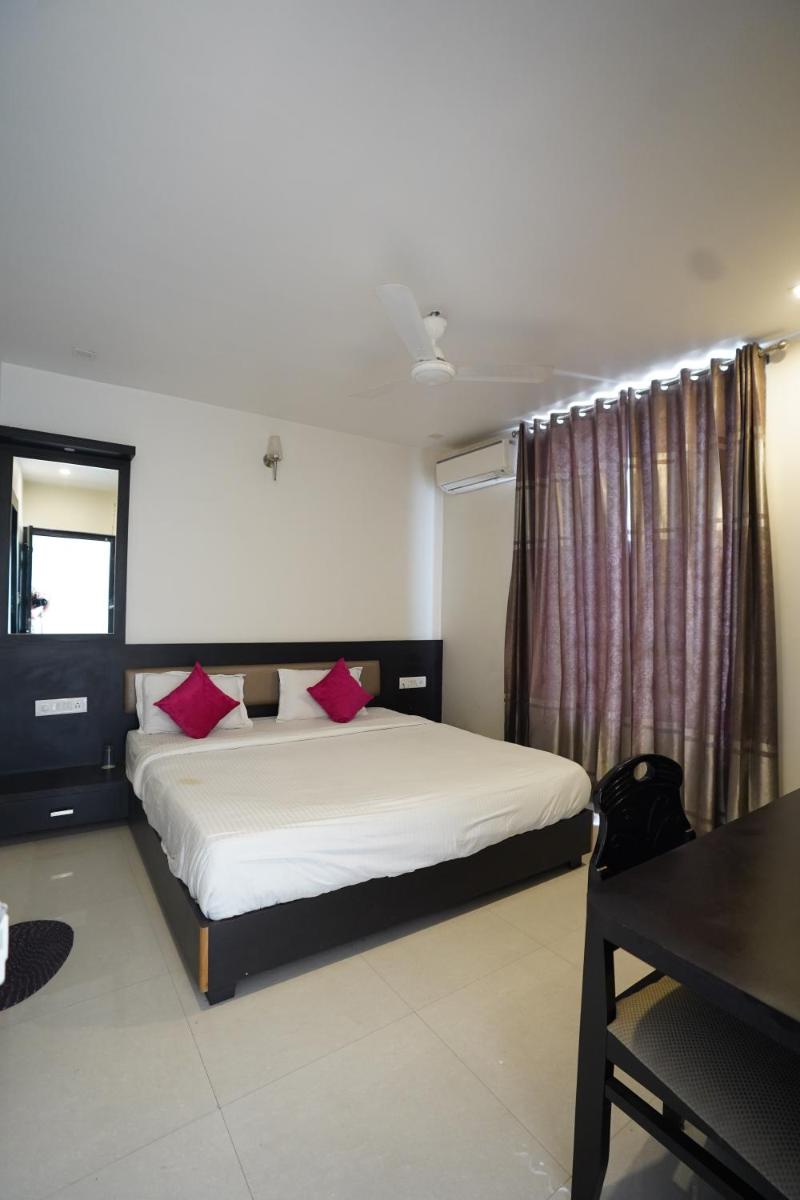 Hotel Suryansh - Housity