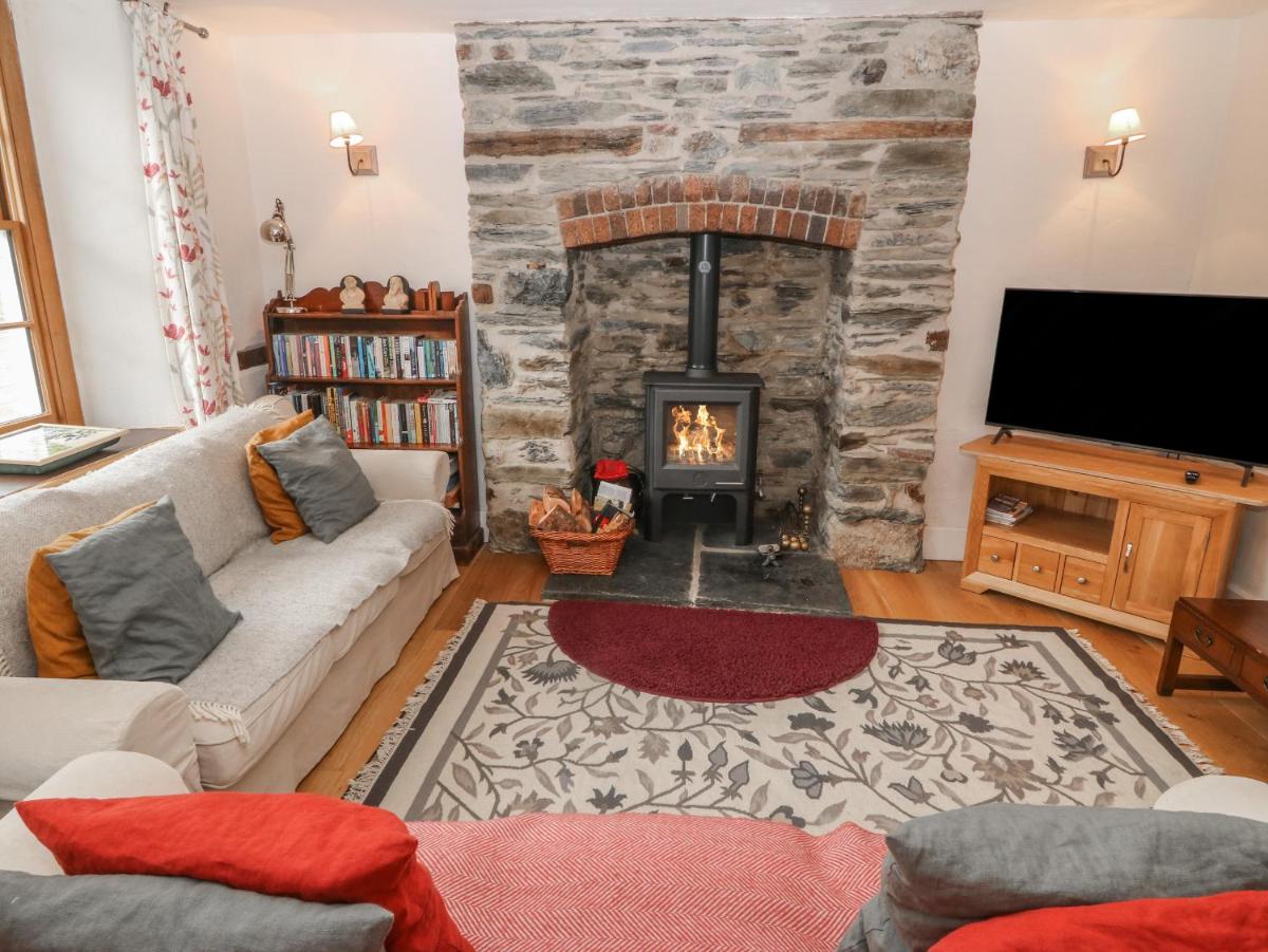 Peniarth Ganol - Housity