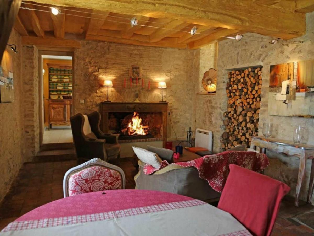 Gîte Sainte-Suzanne-et-Chammes, 3 pièces, 4 personnes - FR-1-600-179 - Housity