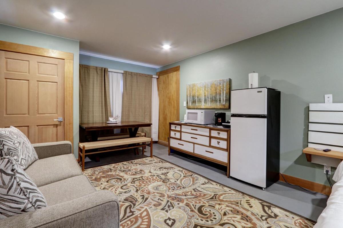 Abby's Master Suite - Housity