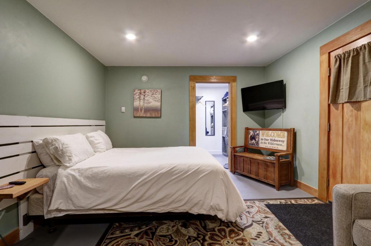 Abby's Master Suite - Housity