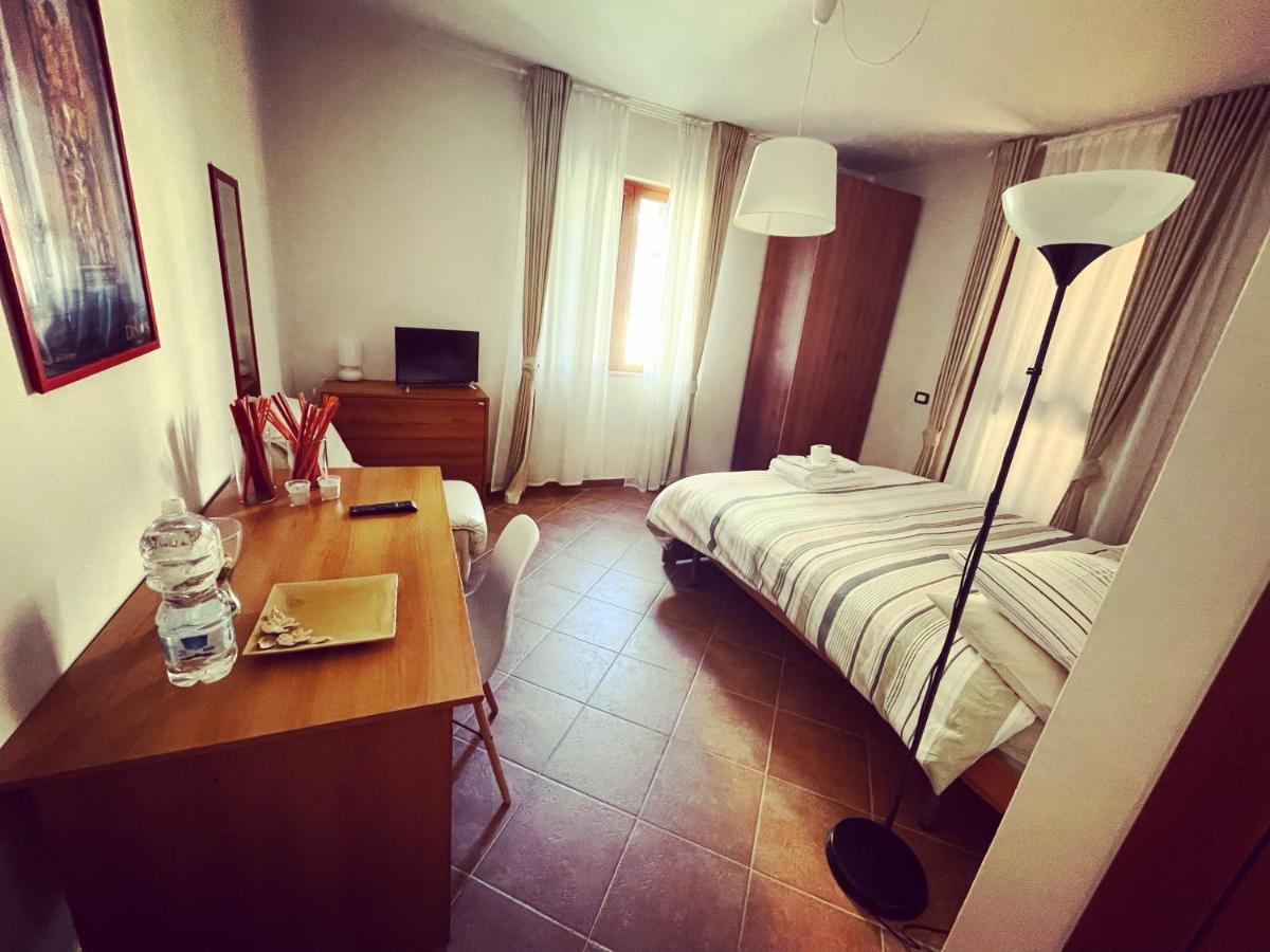 Dino's B&B - Housity