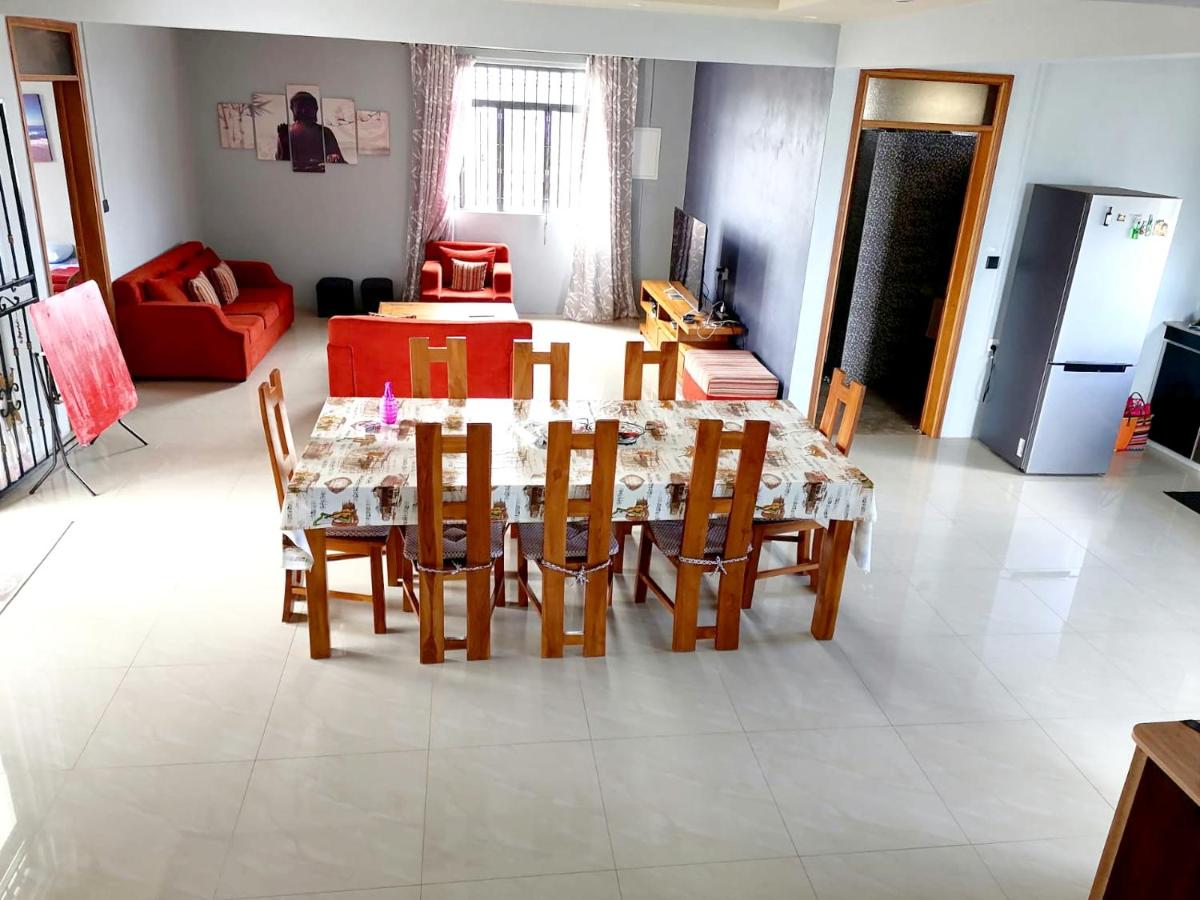 5 bedrooms house with enclosed garden and wifi at Plaine Magnien 5 km away from the beach - Housity