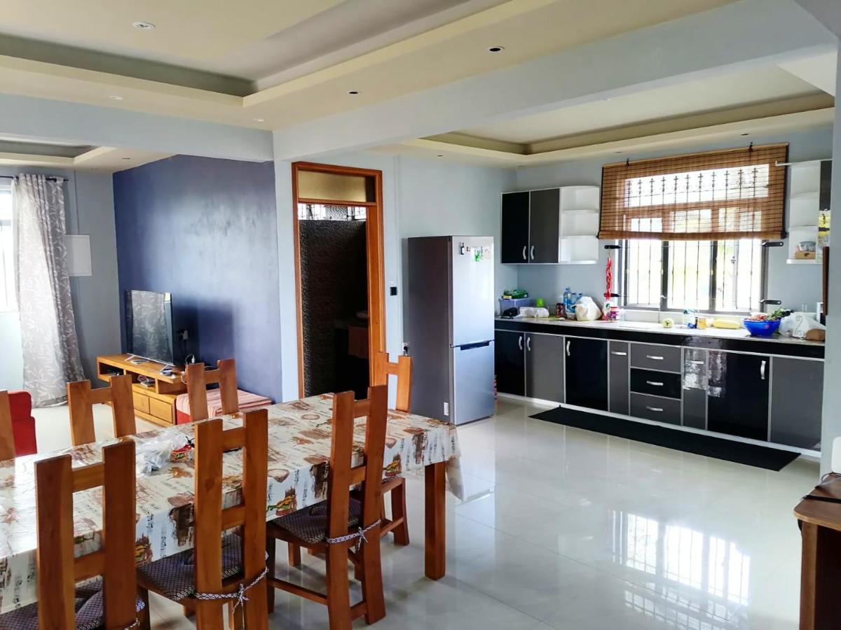 5 bedrooms house with enclosed garden and wifi at Plaine Magnien 5 km away from the beach - Housity