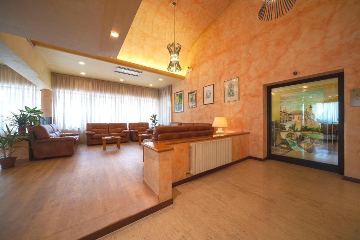 Hotel Pennile - Housity
