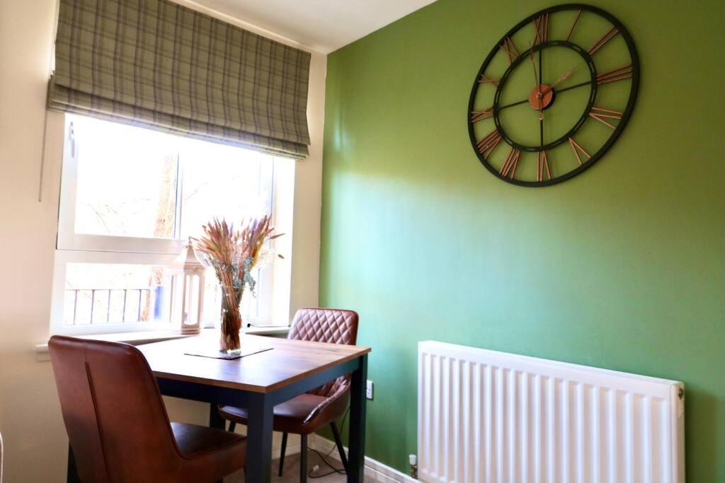 Two Bed Holiday Home in Glasgow - Housity