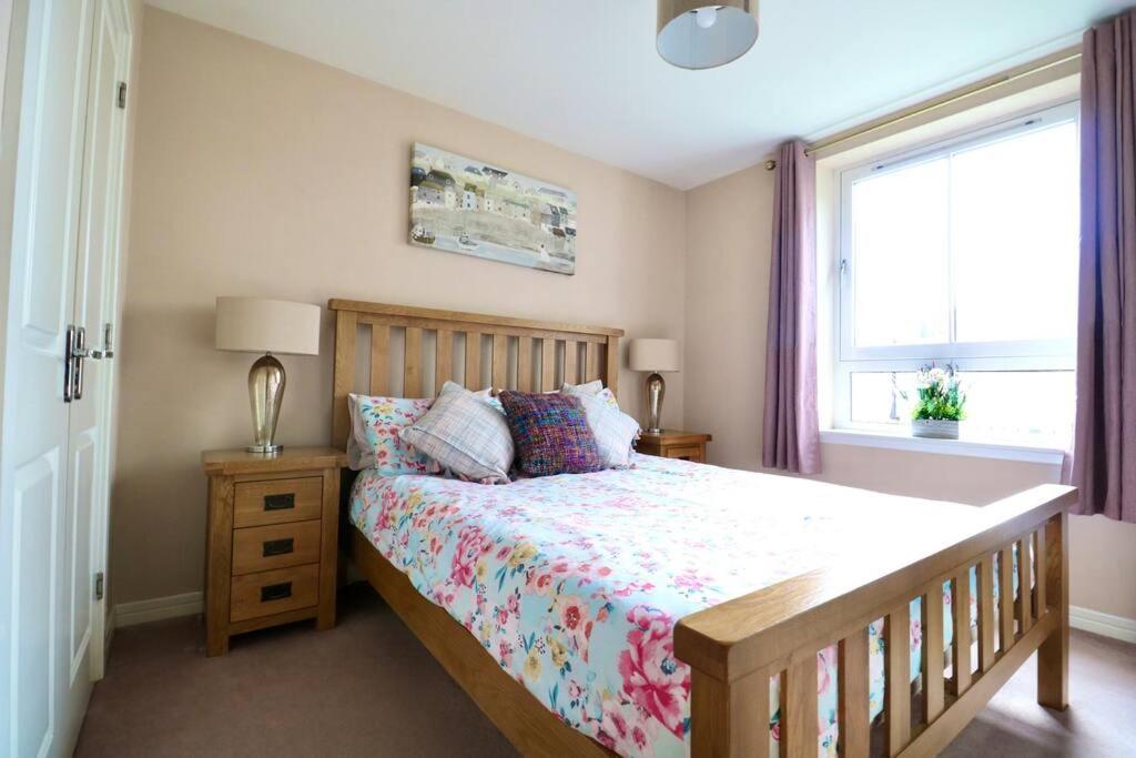 Two Bed Holiday Home in Glasgow - Housity
