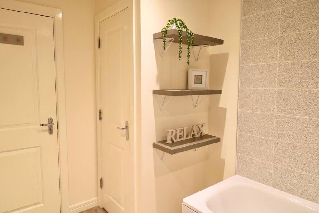 Two Bed Holiday Home in Glasgow - Housity