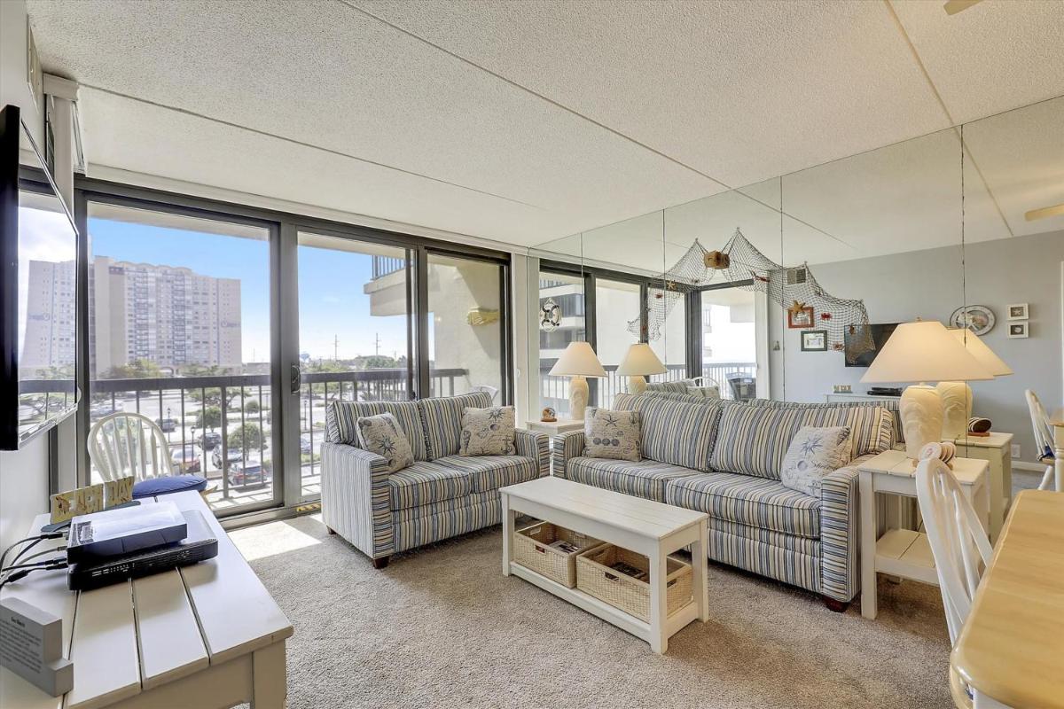 Sea Watch - Housity