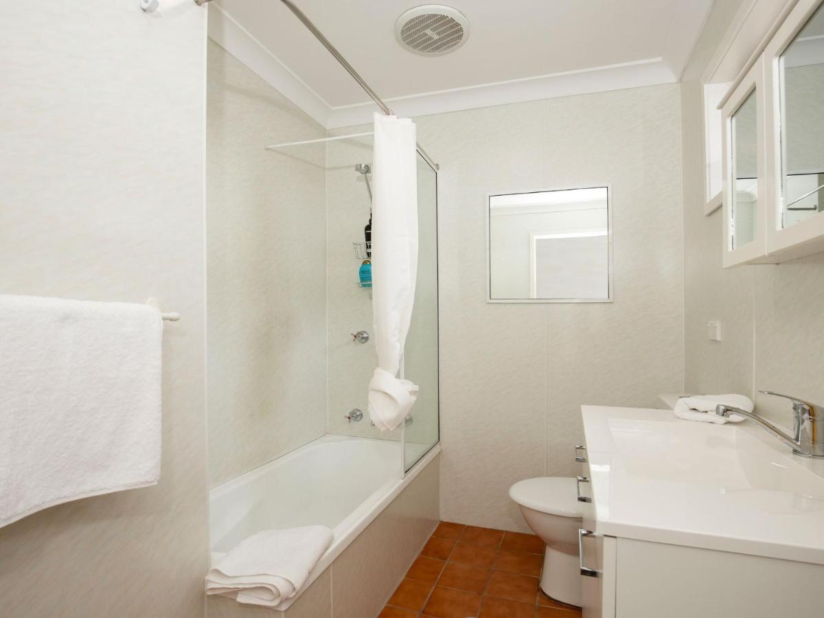 Hanalei I Pet Friendly I Directly Opposite Waterfront - Housity