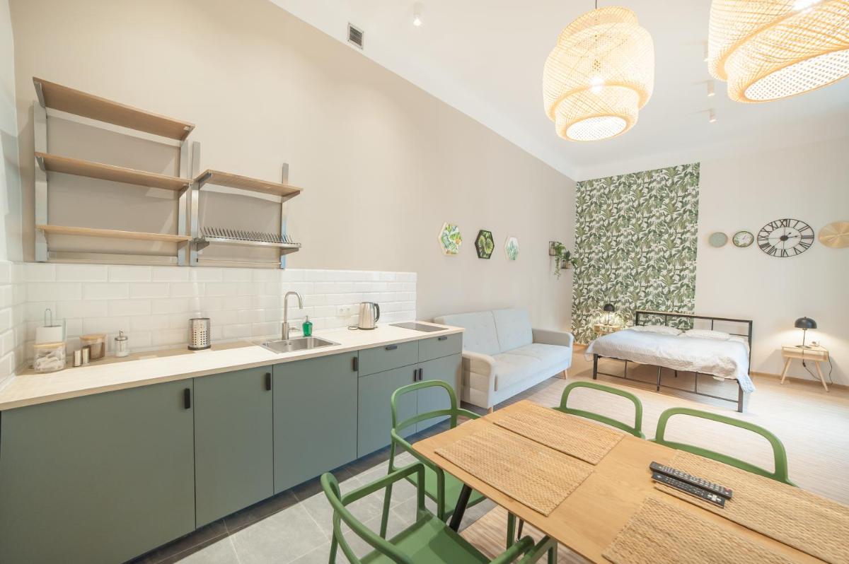 Dizzy Daisy Downtown Apartments - Housity