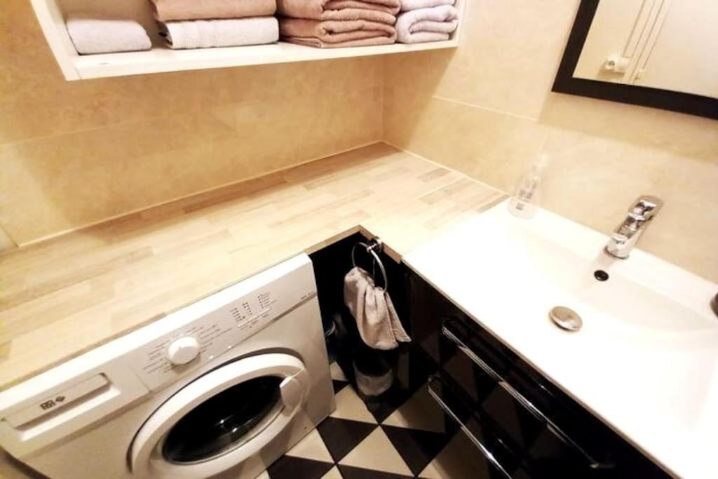 Charmant Studio - Housity