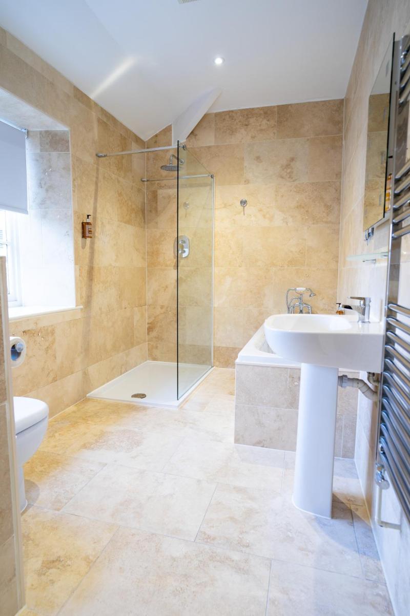 The Bear & Swan - Housity