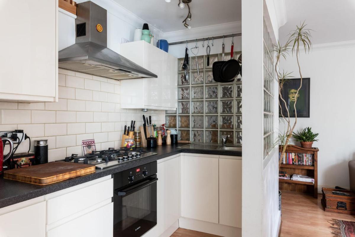 GuestReady - Vibrant Garden flat in Kemptown Village - 100m to beach - Housity