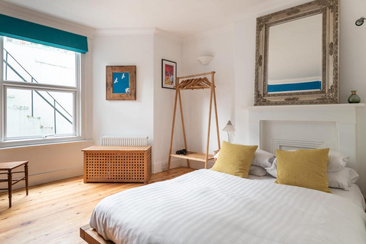 GuestReady - Vibrant Garden flat in Kemptown Village - 100m to beach - Housity