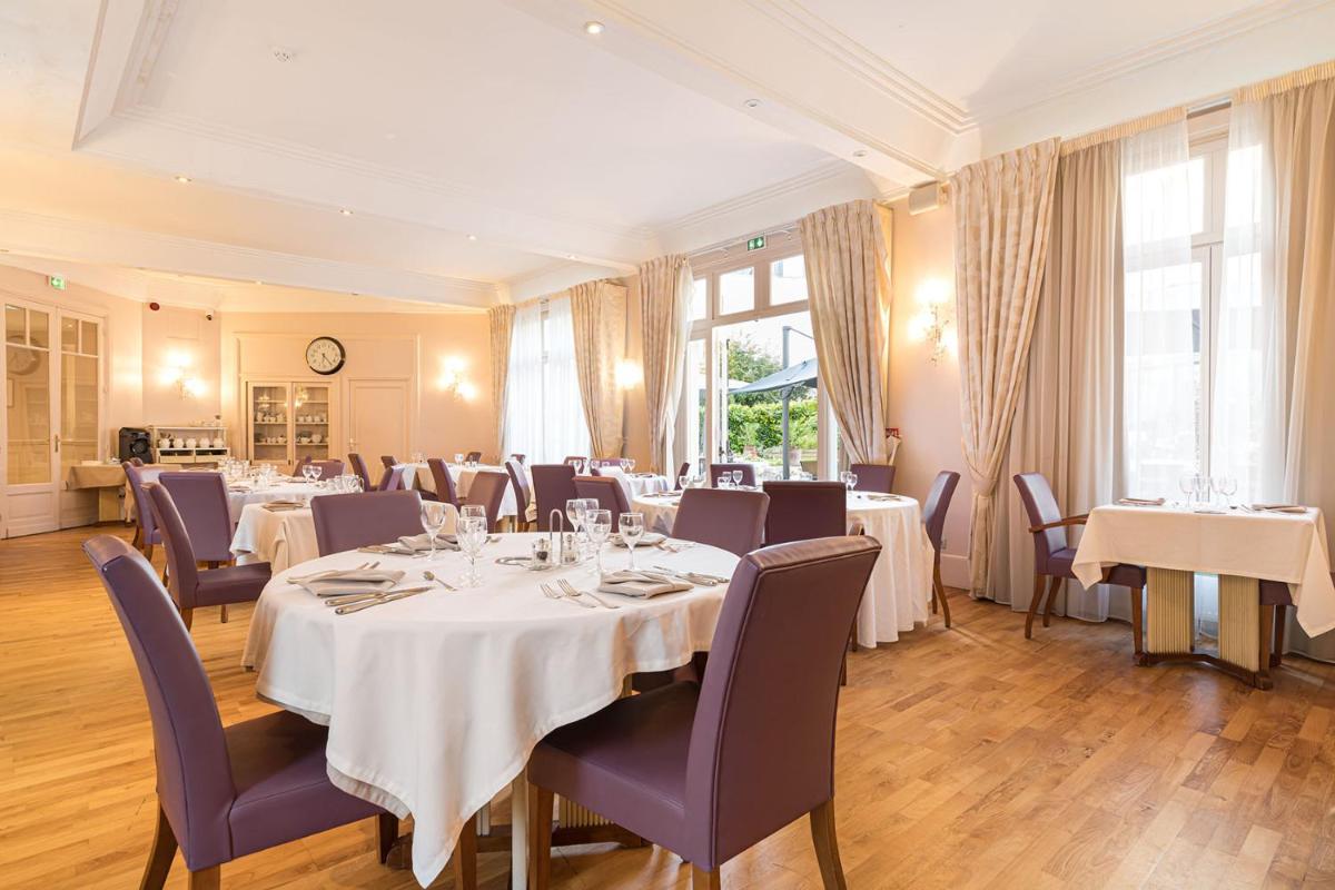Coin salon dans l'établissement Hôtel Spa Thermalia