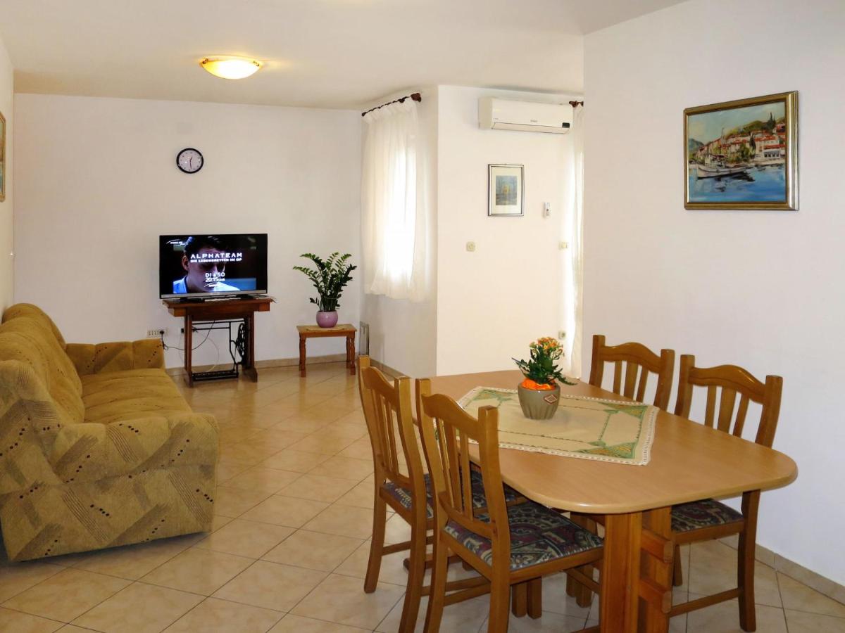 Apartment Elsa-2 by Interhome - Housity