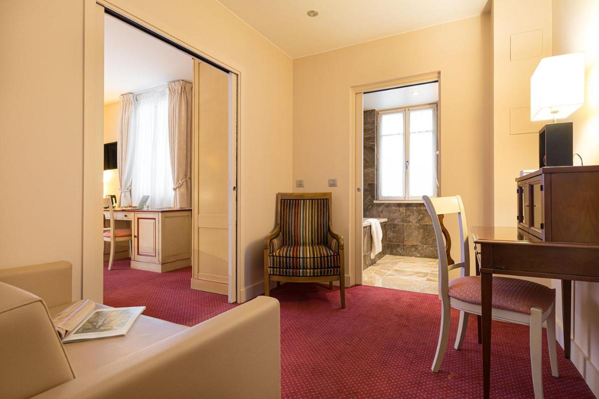 Coin salon dans l'établissement Hôtel Spa Thermalia