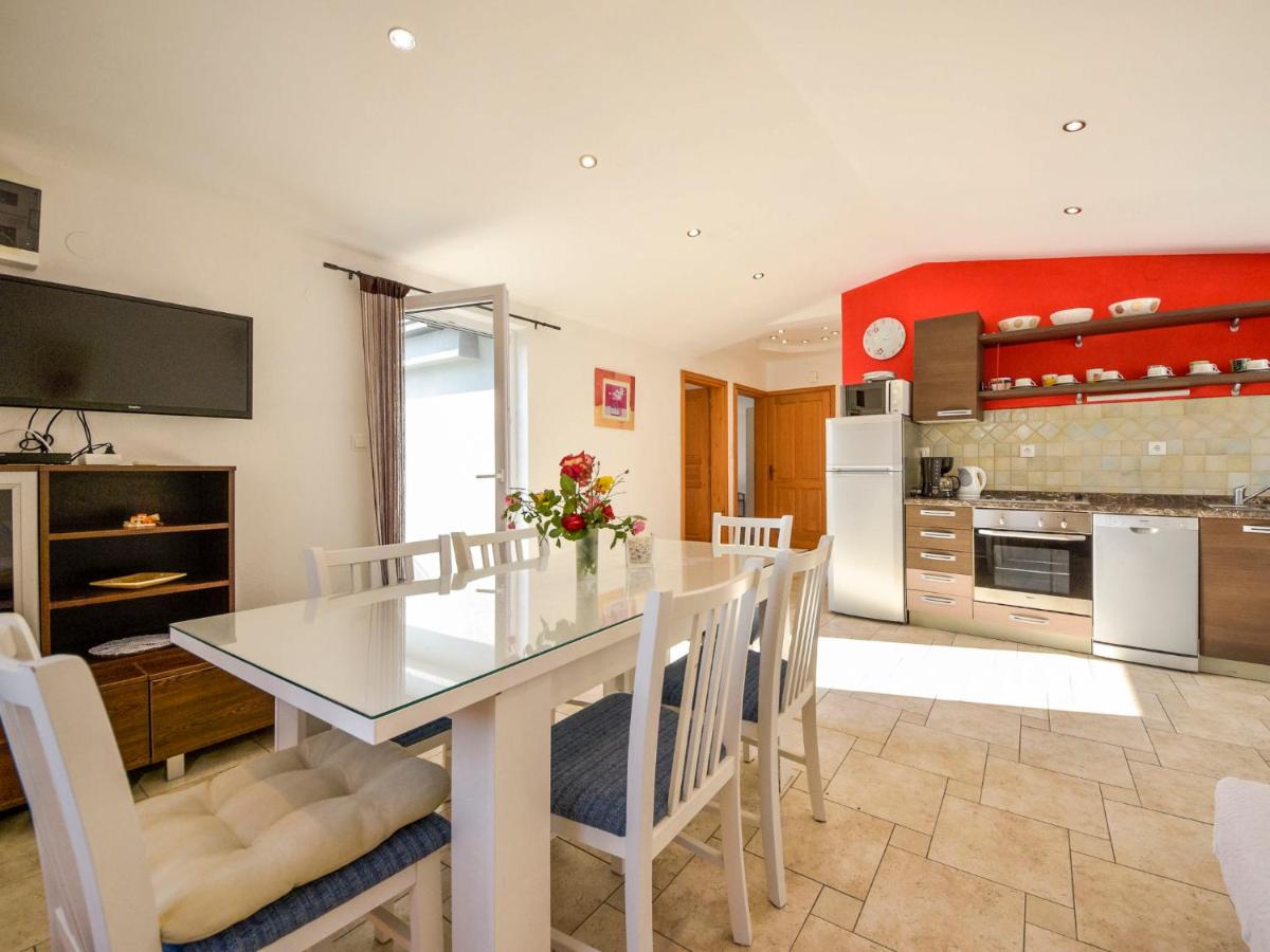 Apartment Angelina-2 by Interhome - Housity