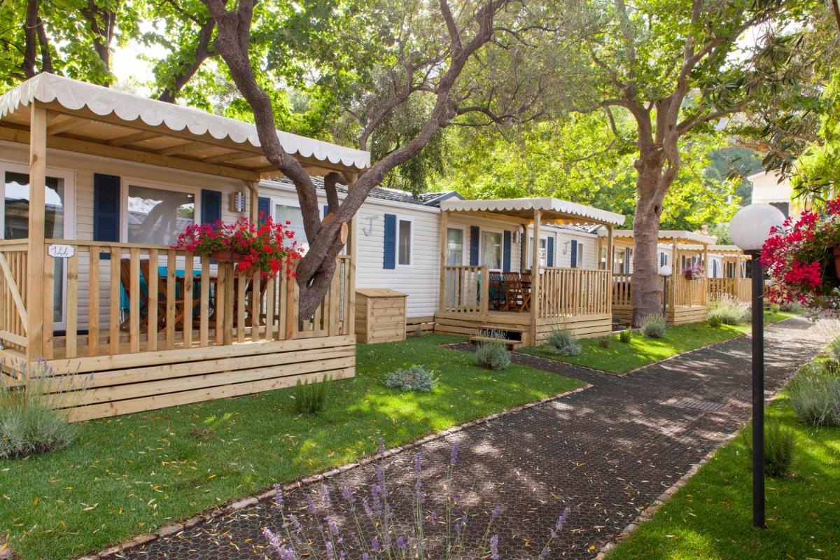 Camping Delfino - Housity