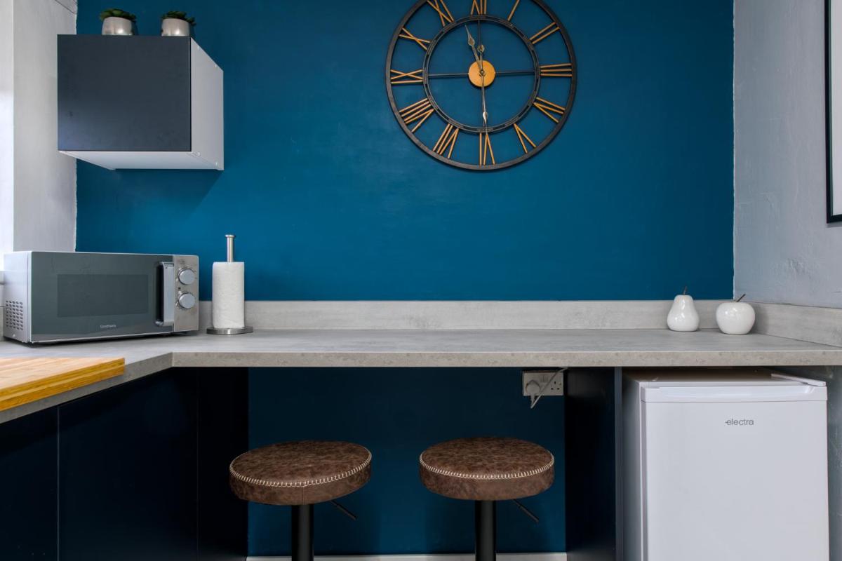 Rookwood house - spacious home with free parking - Short Stay Leeds - Housity